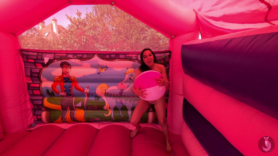 Summer Fox - Neighbour Discovers Your Inflatables Fetish